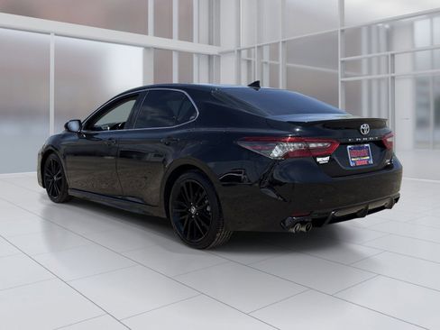 Used 2022 Toyota Camry XSE FWD image 4