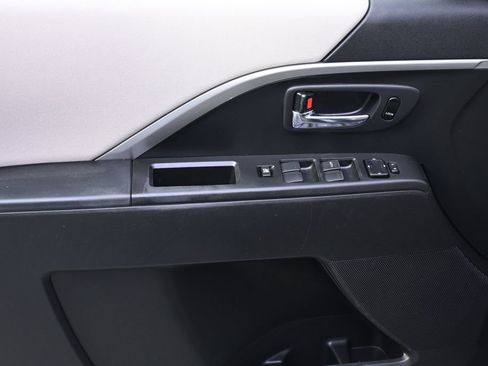 Used 2012 MAZDA MAZDA5 Sport image 23