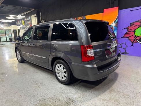 Used 2015 Chrysler Town & Country Touring w/ Driver Convenience Group FWD image 3