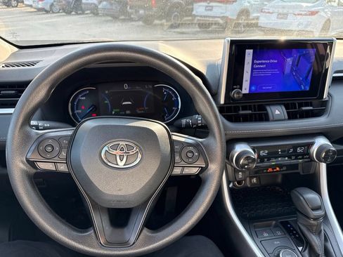 Used 2025 Toyota RAV4 XLE AWD/4WD image 19