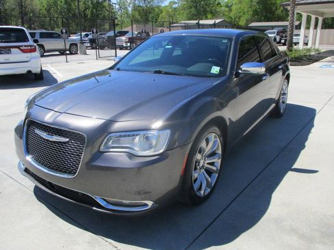 Used 2018 Chrysler 300 Limited w/ Safetytec Plus Group image 20