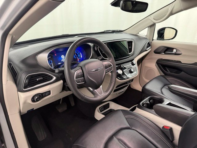 Used 2024 Chrysler Pacifica Limited FWD image 10