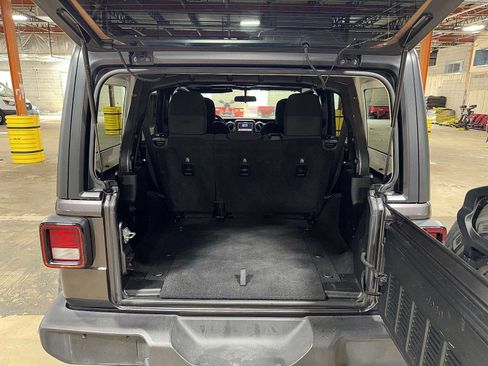 Used 2018 Jeep Wrangler Unlimited Sport S AWD/4WD image 11