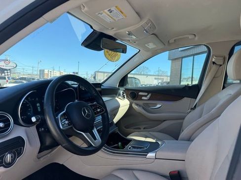 Used 2022 Mercedes-Benz GLC 300 4MATIC w/ Multimedia Package Lite image 16