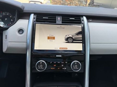 New 2025 Land Rover Discovery S AWD/4WD image 23