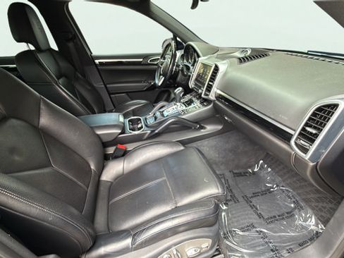 Used 2017 Porsche Cayenne S AWD/4WD image 23
