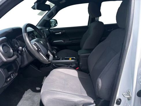 Used 2019 Toyota Tacoma TRD Sport w/ Technology Package image 10