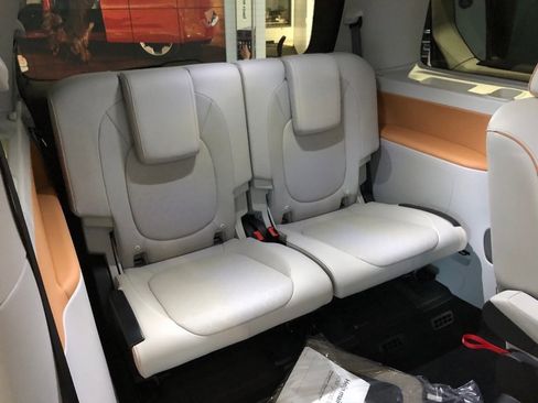 New 2025 Volkswagen ID. Buzz Pro S Plus image 40