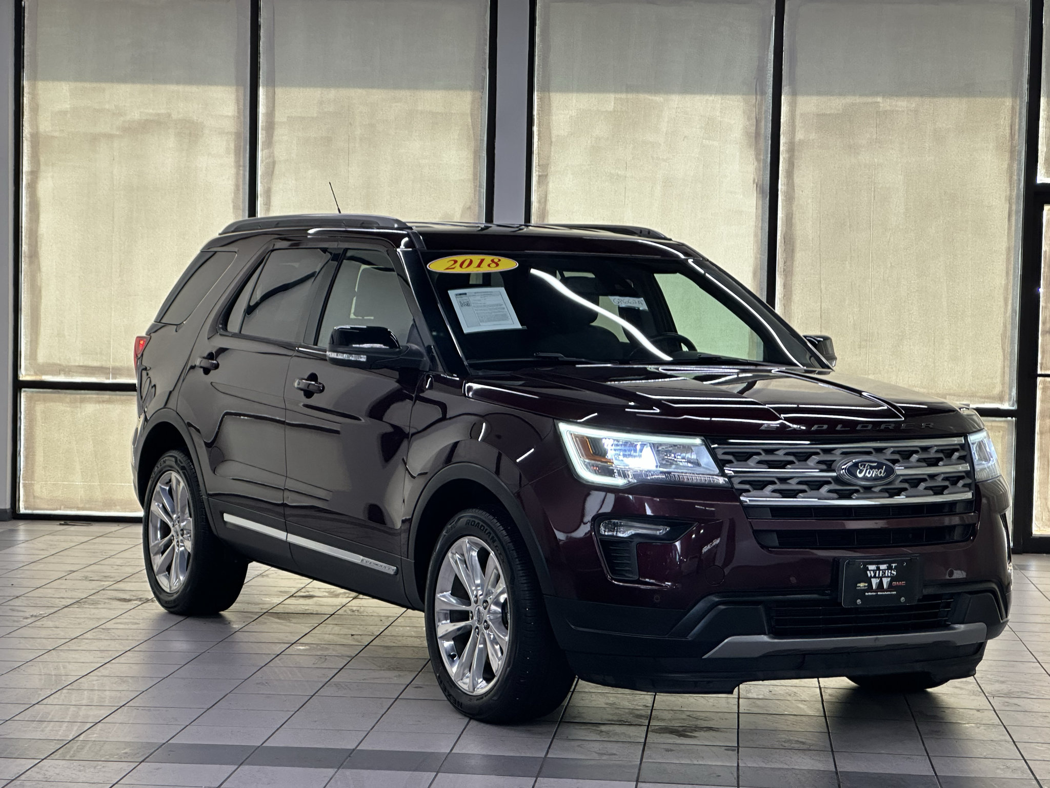 Used 2018 Ford Explorer XLT w/ Equipment Group 202A AWD/4WD image 2