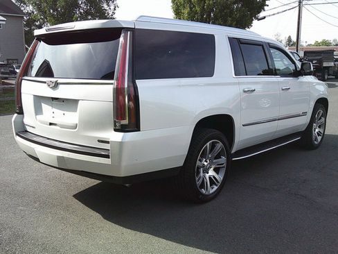Used 2017 Cadillac Escalade ESV Luxury AWD/4WD image 6