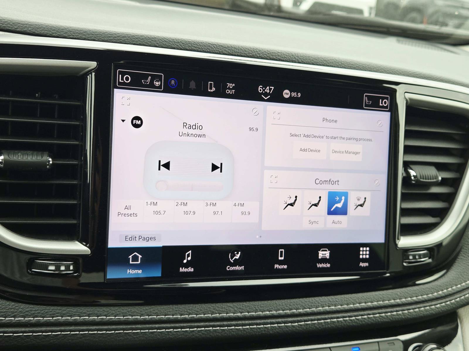 Used 2024 Chrysler Pacifica Touring-L FWD image 30