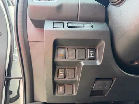 Used 2024 Nissan Frontier SL w/ Technology Package RWD image 32