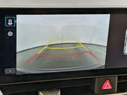 Used 2025 Kia Carnival FWD image 23