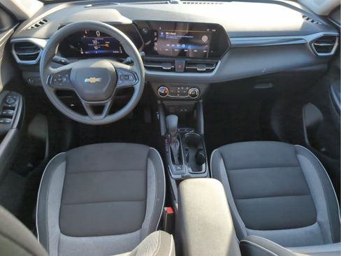 Used 2024 Chevrolet TrailBlazer LS FWD image 30