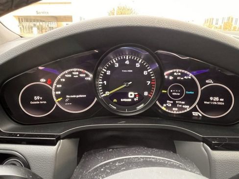 Used 2022 Porsche Cayenne Platinum Edition image 21