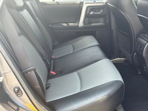 Used 2018 Toyota 4Runner SR5 Premium RWD image 15