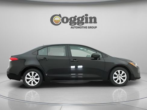 Used 2025 Toyota Corolla LE image 21