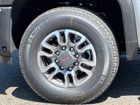 New 2026 GMC Sierra 2500 SLT w/ SLT Premium Package AWD/4WD image 32