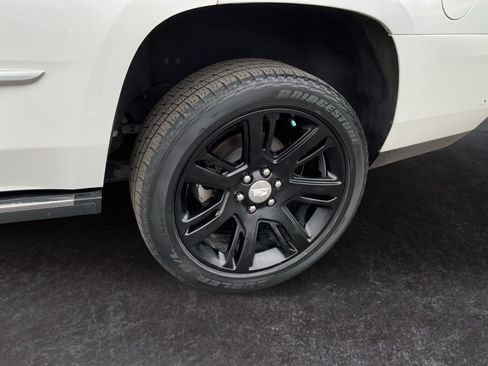 Used 2017 Cadillac Escalade Premium Luxury RWD image 9
