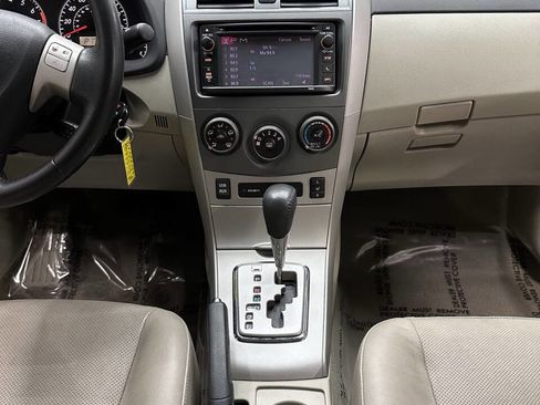Used 2013 Toyota Corolla LE Special Edition image 25