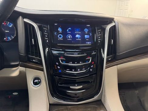 Used 2020 Cadillac Escalade Luxury image 17