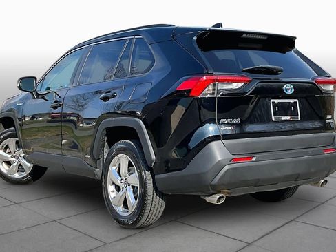 Used 2021 Toyota RAV4 XLE Premium image 12