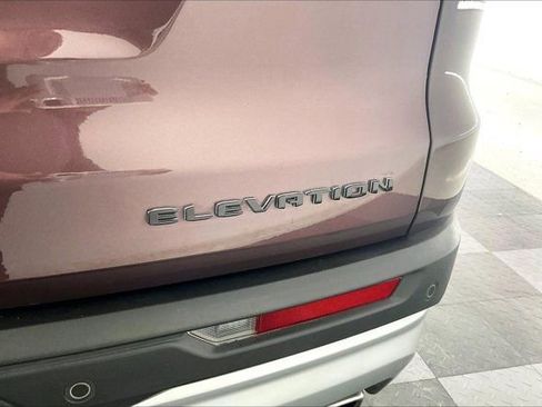 Used 2024 GMC Acadia Elevation w/ Luxury Package AWD/4WD image 7