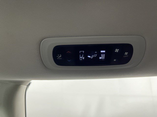 Used 2023 Chrysler Voyager LX FWD image 40