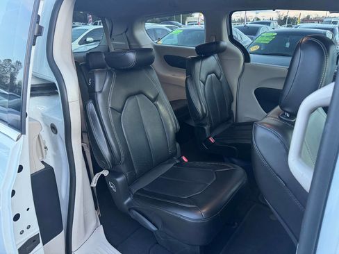 Used 2021 Chrysler Voyager Lxi image 17