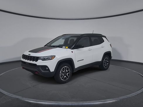 Certified 2026 Jeep Compass Trailhawk AWD/4WD image 10