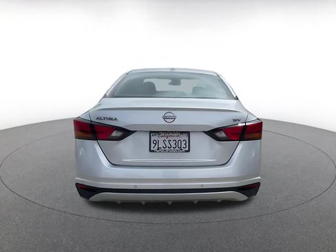 Used 2024 Nissan Altima 2.5 SV FWD image 12