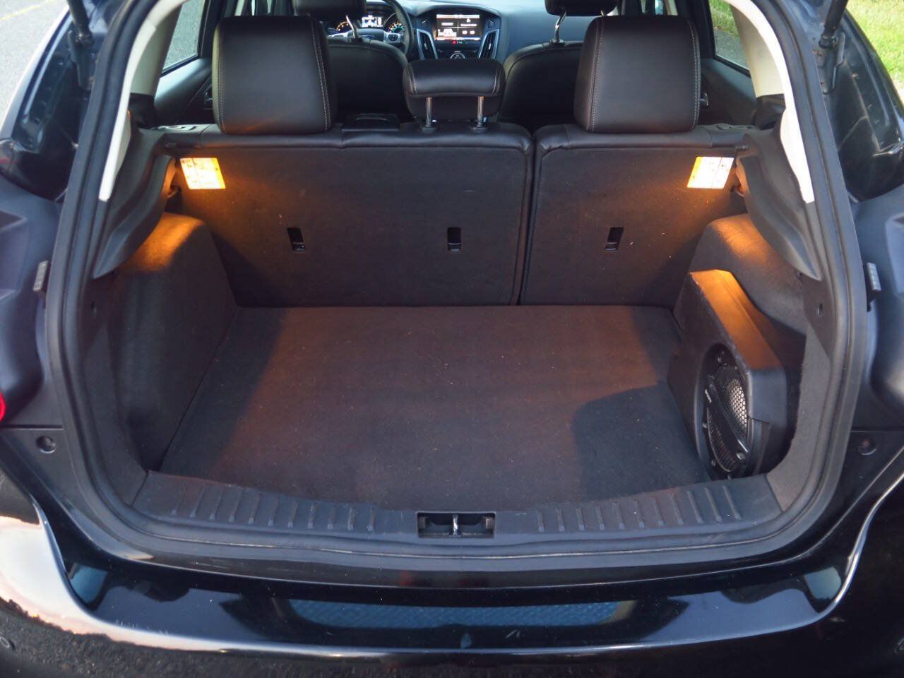 Used 2012 Ford Focus Titanium FWD image 16