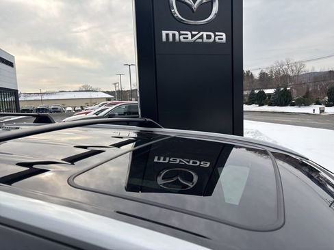 Used 2024 Toyota Highlander XLE image 2