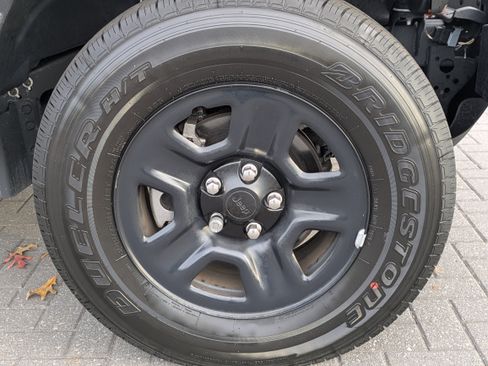 Used 2024 Jeep Gladiator Sport image 12