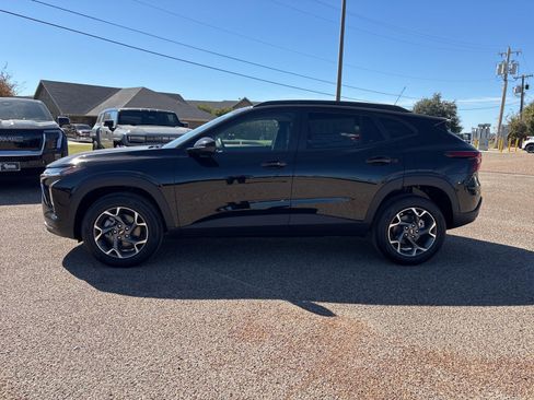 New 2026 Chevrolet Trax LT image 2