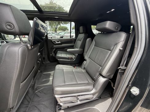 Used 2021 Chevrolet Suburban Z71 w/ Luxury Package AWD/4WD image 28