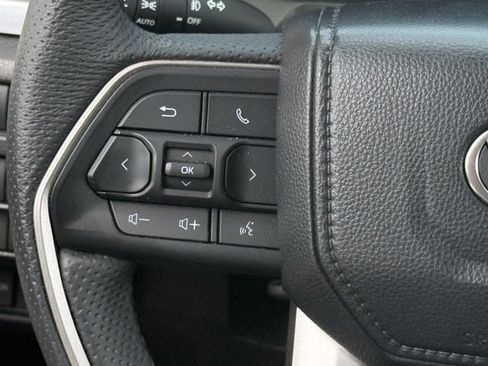 Used 2025 Toyota Tacoma TRD Sport AWD/4WD image 15