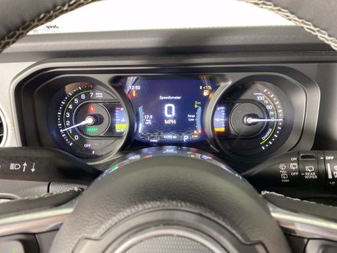 Used 2025 Jeep Wrangler Unlimited Sahara w/ Safety Group AWD/4WD image 22