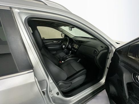 Used 2017 Nissan Rogue SV w/ SV Premium Package image 29