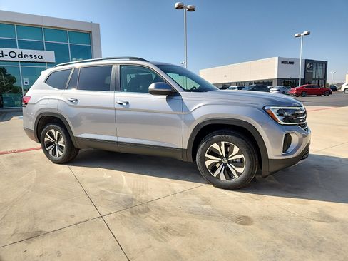 New 2026 Volkswagen Atlas SE FWD image 8