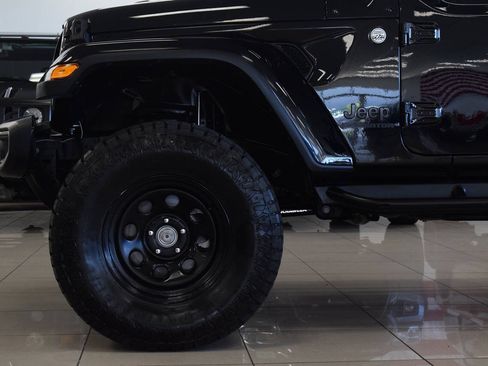 Used 2021 Jeep Gladiator Sport AWD/4WD image 13
