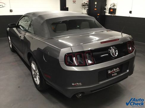 Used 2014 Ford Mustang Convertible image 18