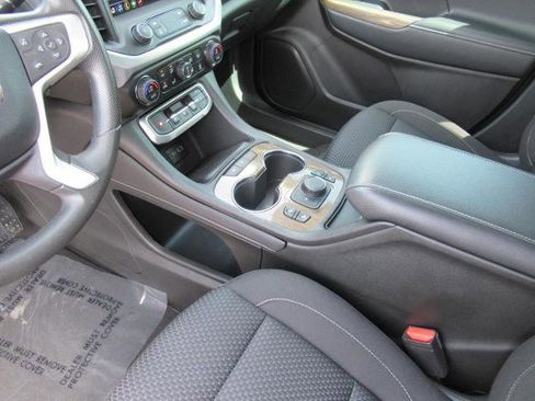 Certified 2023 GMC Acadia SLE w/ Driver Convenience Package FWD image 17