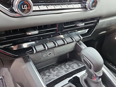 New 2026 GMC Canyon Elevation w/ Convenience Package image 19