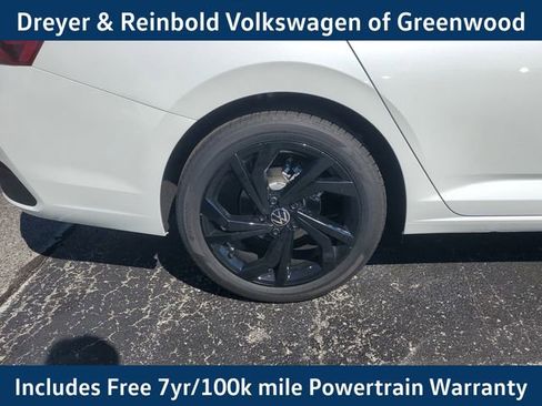New 2025 Volkswagen Jetta SE image 3
