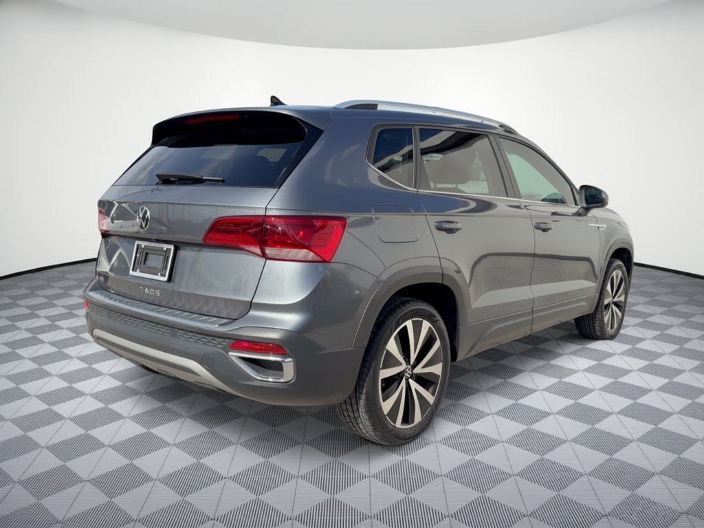 Used 2023 Volkswagen Taos SE w/ Panoramic Sunroof Package FWD image 9