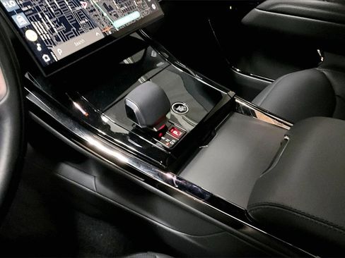 Certified 2024 Land Rover Range Rover Sport SE image 16