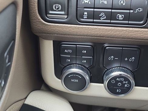 Used 2022 GMC Yukon XL Denali image 15