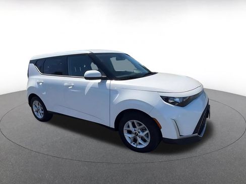 Used 2025 Kia Soul LX w/ LX Technology Package FWD image 2