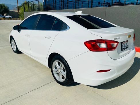 Used 2018 Chevrolet Cruze LT FWD image 5
